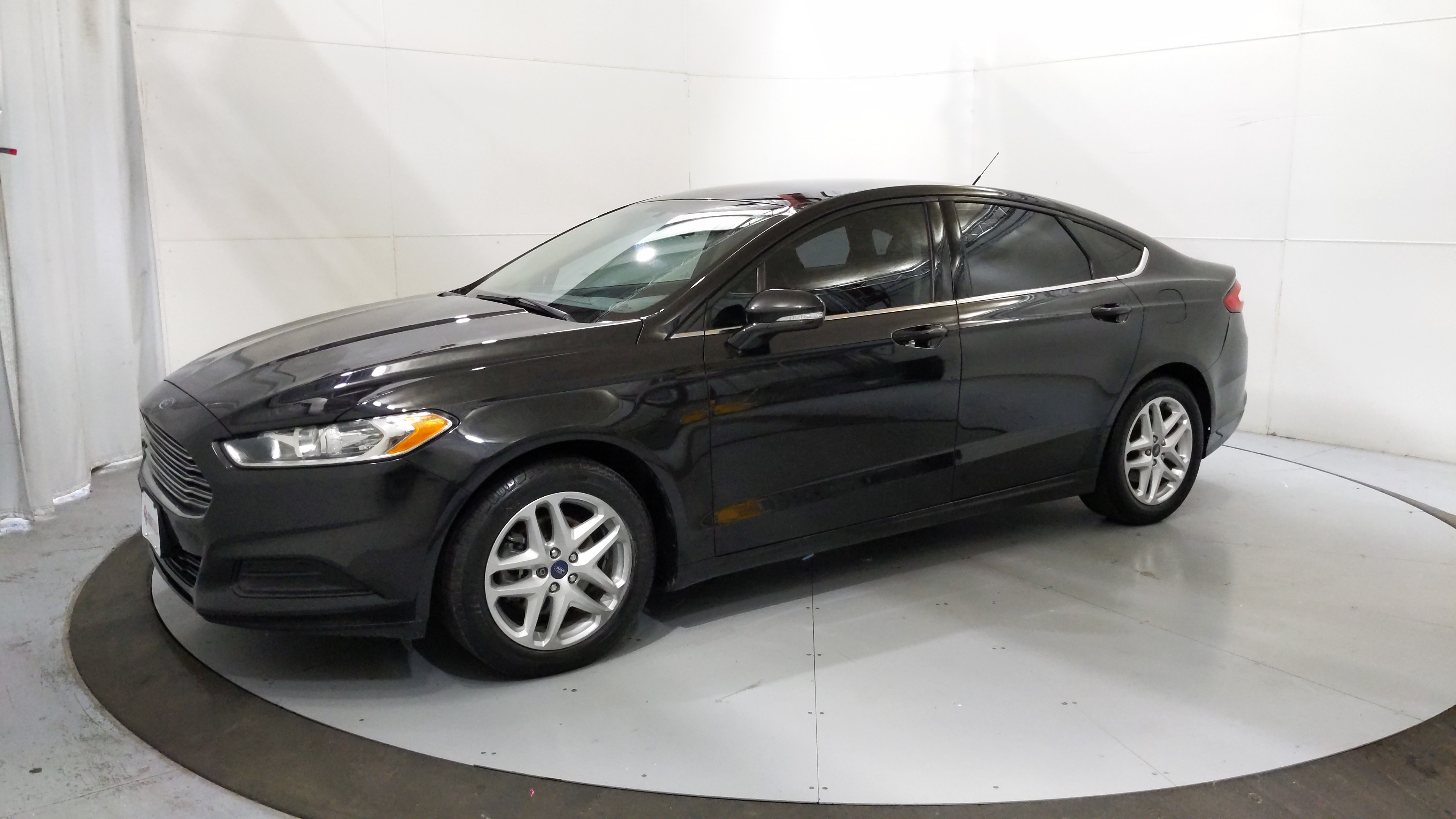 2015 Ford Fusion SE's photo