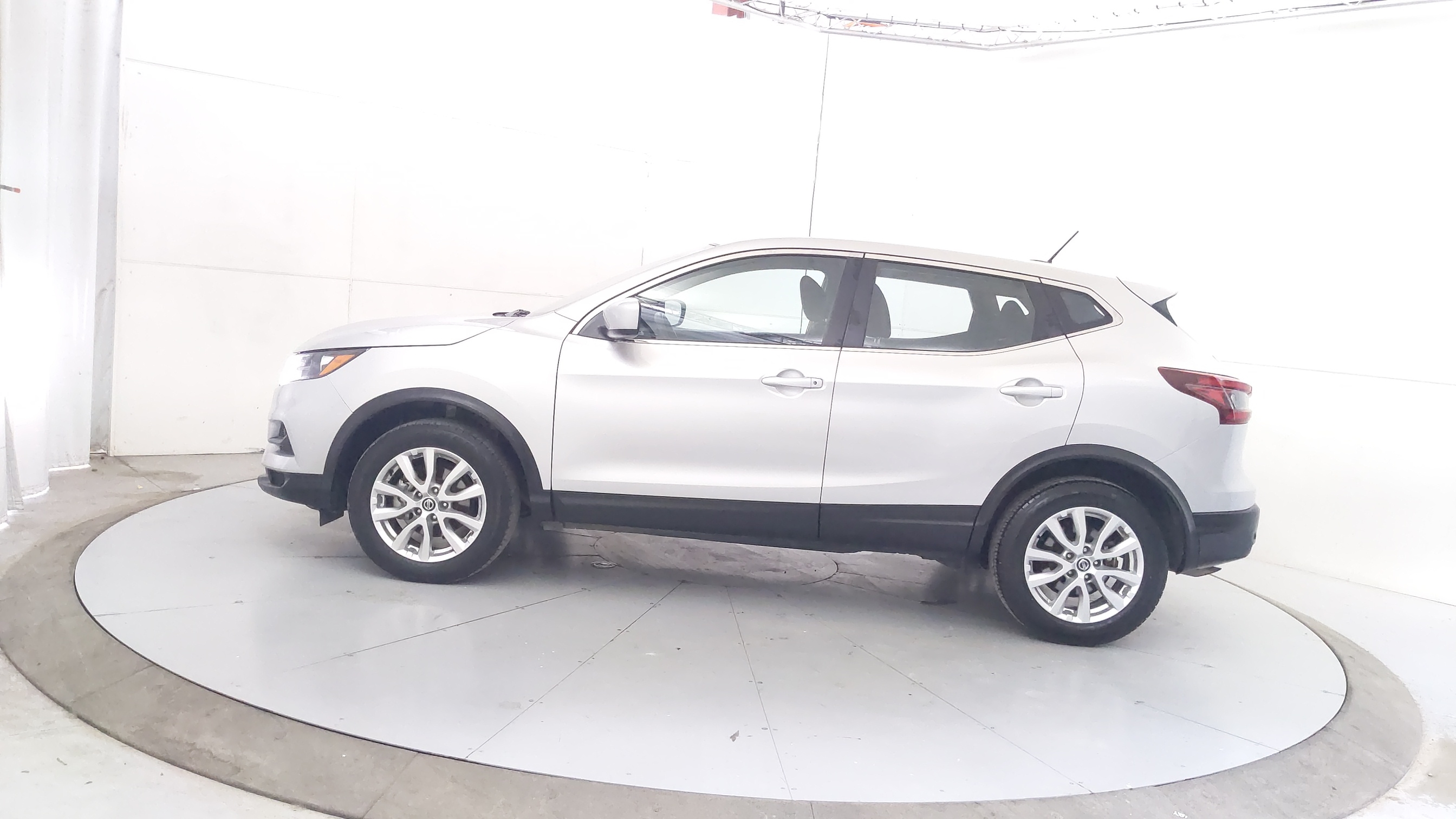 2022 Nissan Rogue Sport S's photo